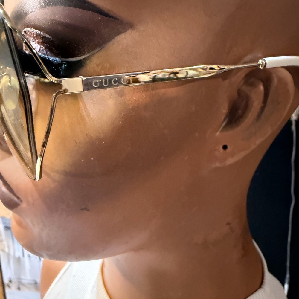 Authentic Gucci Geometric Oversized Frame Sunglasses - Picture 2 of 7